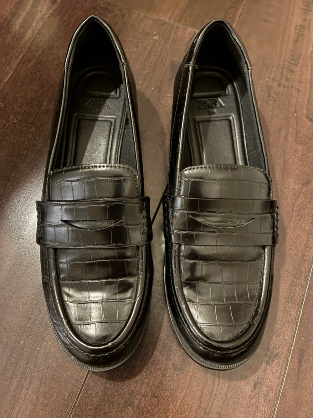 Zara Women’s Black Croc-Embossed Slip-On Loafers